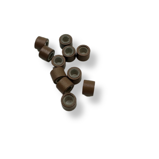 pre-loaded micro beads. Specifically designed for weft and I-tip hair extensions, these beads feature a silicone lining that ensures a secure and comfortable grip without damaging your natural hair. The pre-loaded design allows for a fast and efficient set-up, enabling quicker loading on your looping tool. 