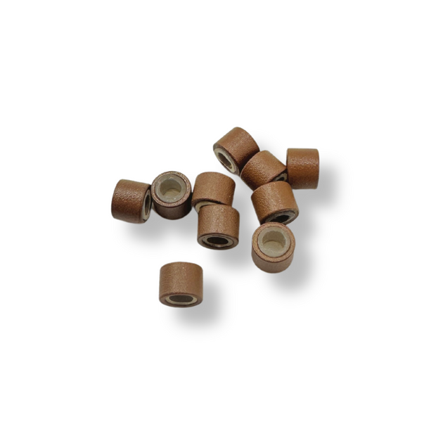 pre-loaded micro beads. Specifically designed for weft and I-tip hair extensions, these beads feature a silicone lining that ensures a secure and comfortable grip without damaging your natural hair. The pre-loaded design allows for a fast and efficient set-up, enabling quicker loading on your looping tool. 