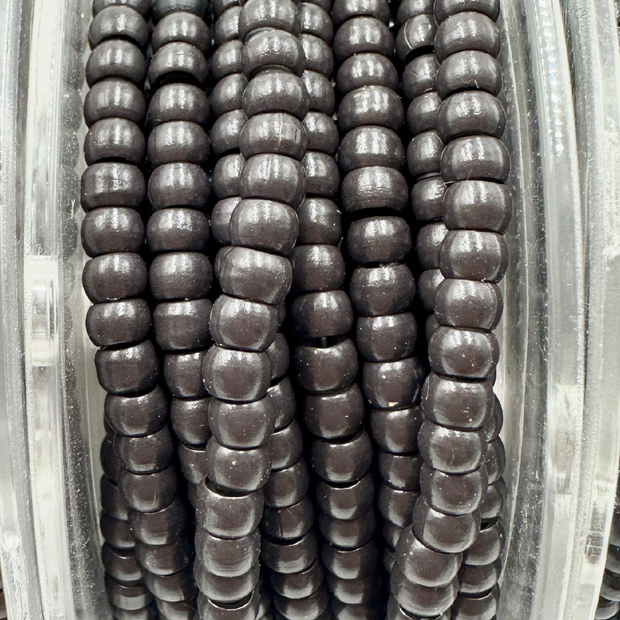 pre-loaded nano rings. Specifically designed for nano tip hair extensions, these beads feature a silicone lining that ensures a secure and comfortable grip without damaging your natural hair. The pre-loaded design allows for a fast and efficient set-up, enabling quicker loading on your looping tool. 