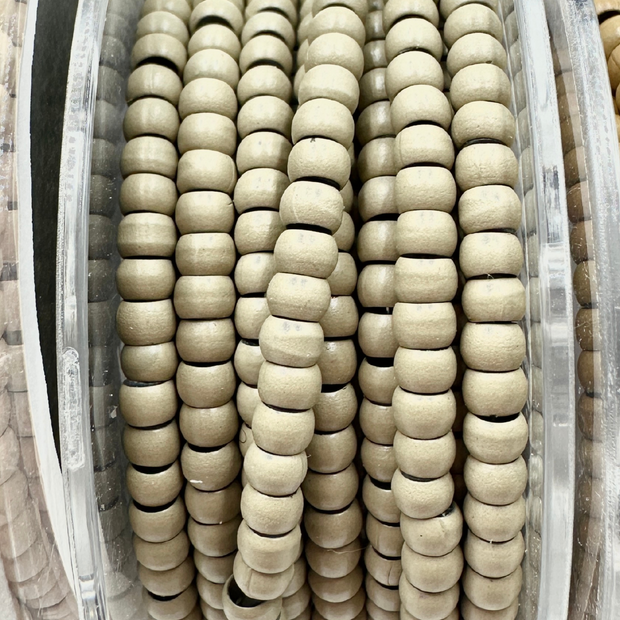 pre-loaded nano rings. Specifically designed for nano tip hair extensions, these beads feature a silicone lining that ensures a secure and comfortable grip without damaging your natural hair. The pre-loaded design allows for a fast and efficient set-up, enabling quicker loading on your looping tool. 