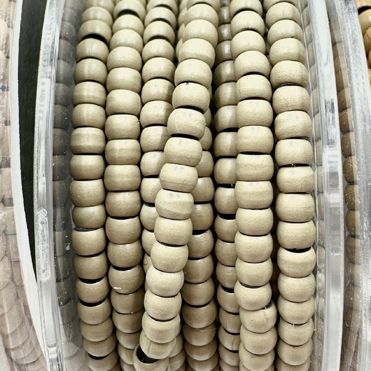 pre-loaded nano rings. Specifically designed for nano tip hair extensions, these beads feature a silicone lining that ensures a secure and comfortable grip without damaging your natural hair. The pre-loaded design allows for a fast and efficient set-up, enabling quicker loading on your looping tool. 