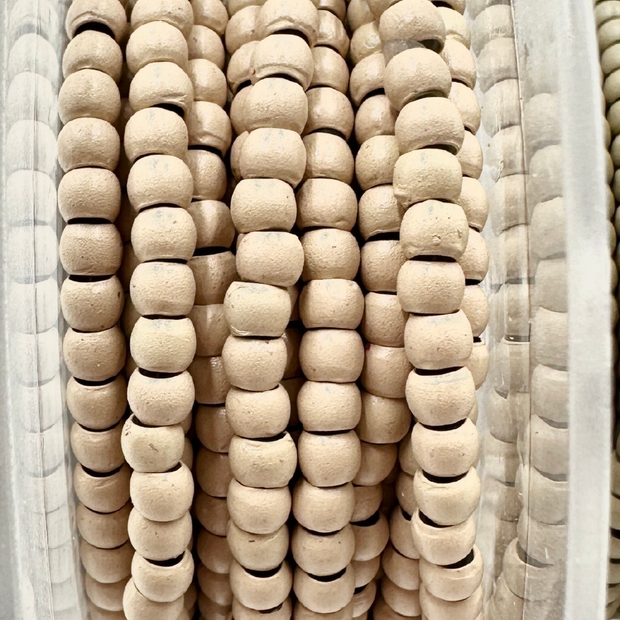 pre-loaded nano rings. Specifically designed for nano tip hair extensions, these beads feature a silicone lining that ensures a secure and comfortable grip without damaging your natural hair. The pre-loaded design allows for a fast and efficient set-up, enabling quicker loading on your looping tool. 