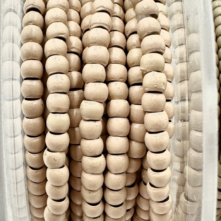pre-loaded nano rings. Specifically designed for nano tip hair extensions, these beads feature a silicone lining that ensures a secure and comfortable grip without damaging your natural hair. The pre-loaded design allows for a fast and efficient set-up, enabling quicker loading on your looping tool. 